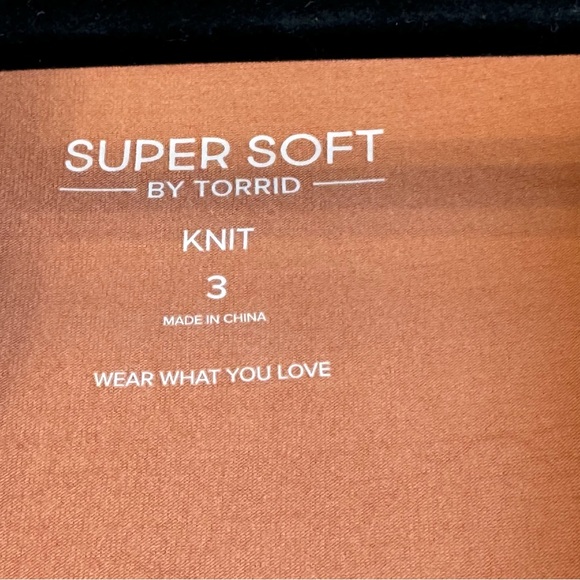 NWOT TORRID Super Soft V-Neck Ruffle Tee 3X - Picture 5 of 8